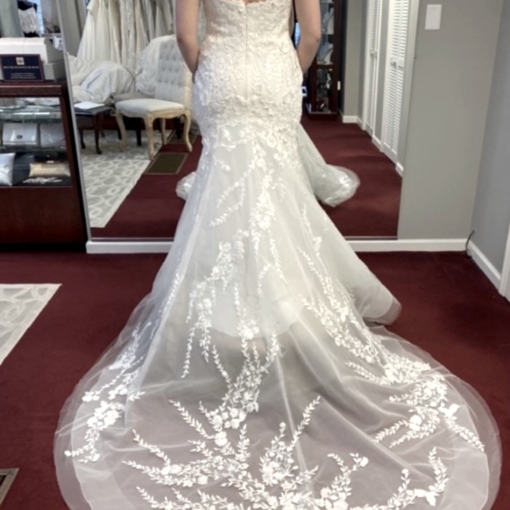 Weddding gown and detachable train-Blue by enzoani, unaltered